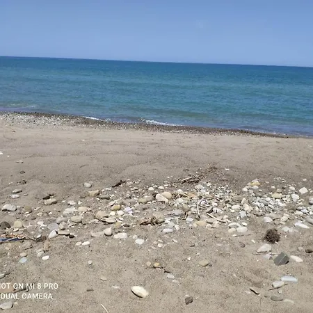 Sul Mare Con Spiaggetta Privata Vicino A Cefalu. *