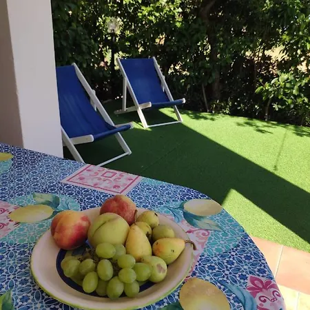 Sul Mare Con Spiaggetta Privata Vicino A Cefalu.